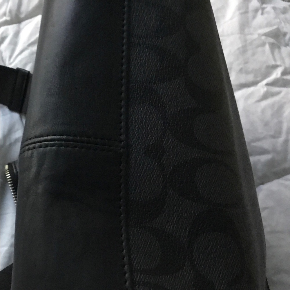 Coach Men's crossbody leather Bag - Picture 5 of 9